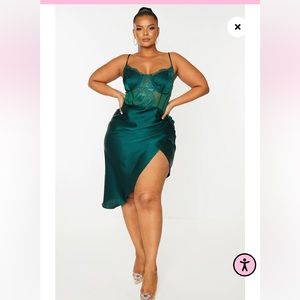 Pretty little thing - ruched side midi dress . Green